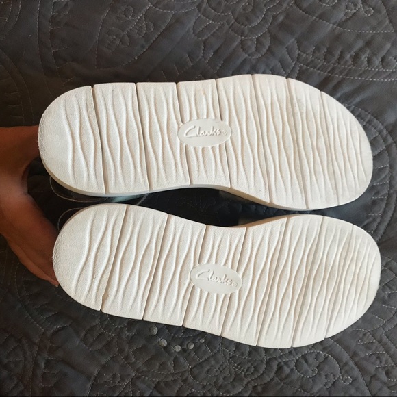 Clark’s Silver Metallic Platform Sandals - Picture 3 of 4